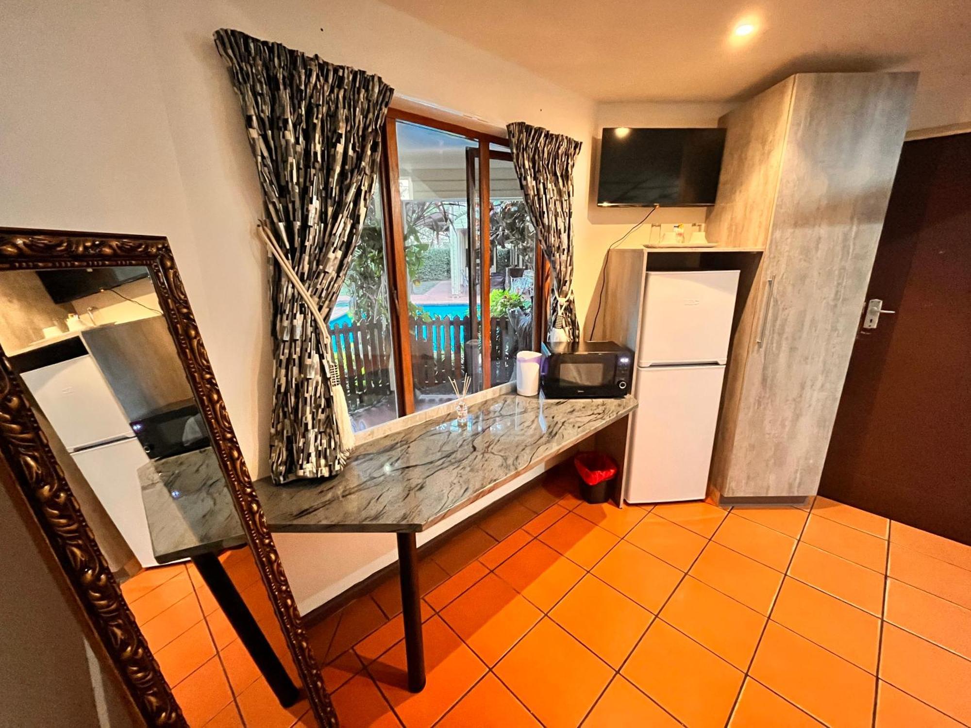 The Wood House Hotel Empangeni Bagian luar foto