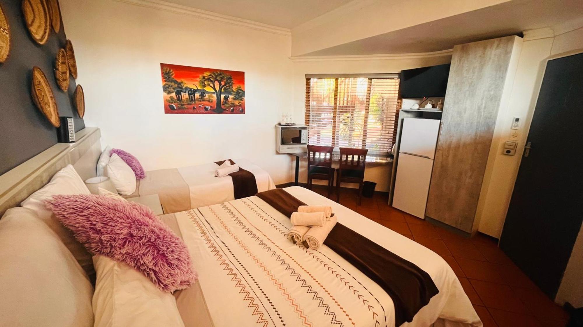 The Wood House Hotel Empangeni Bagian luar foto